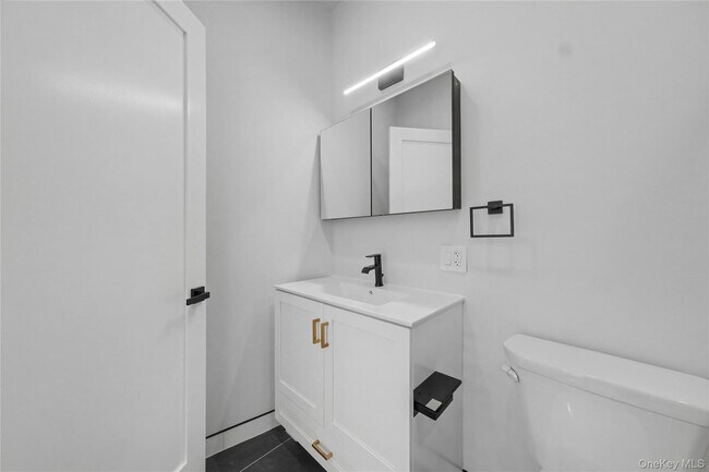 Building Photo - 10 Market St