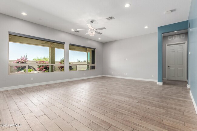 Building Photo - 17996 W Redwood Ln