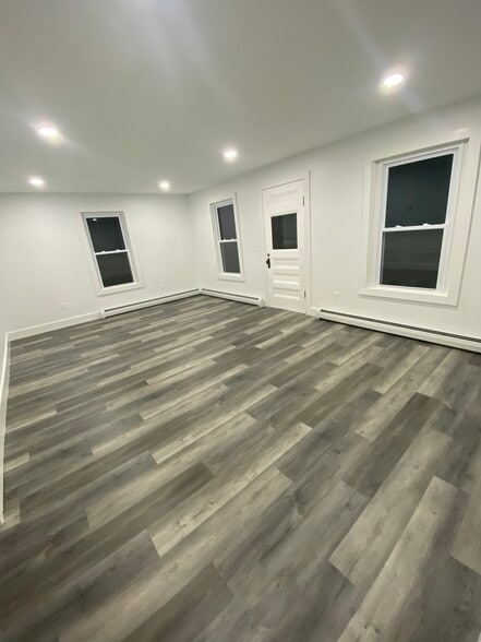 Building Photo - 17 Beaver Pond Rd