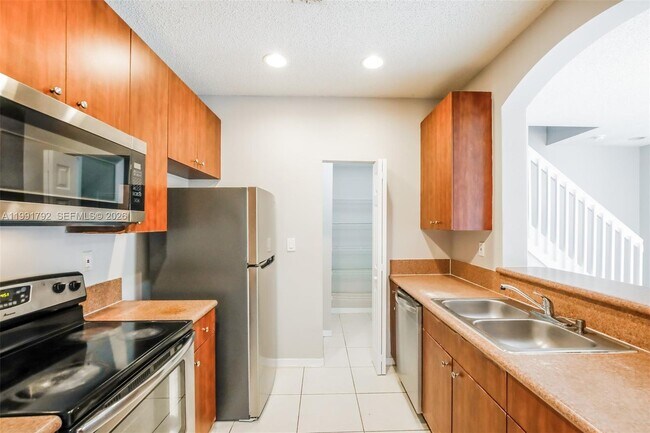 Building Photo - 2281 NE 42nd Cir