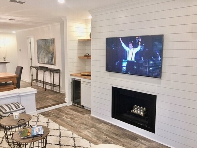 Building Photo - 2 Bedroom Condo in  Portside at Davidson Landing!