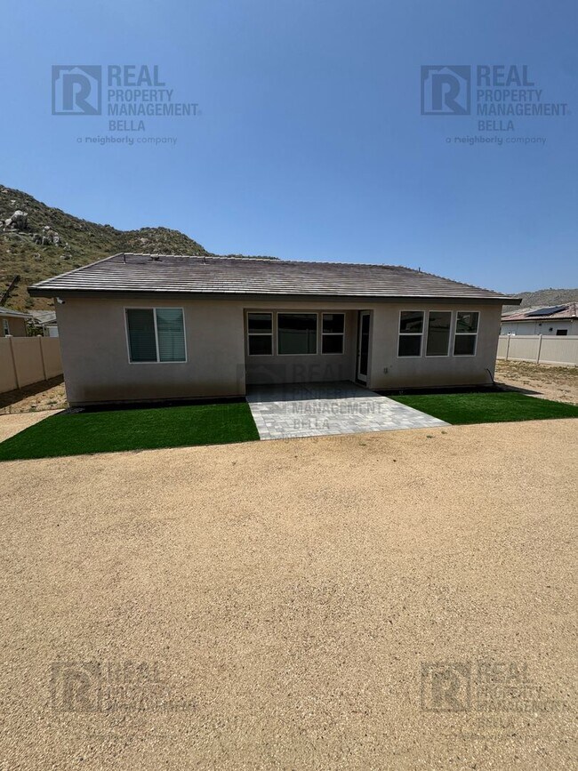 Building Photo - Single-Story Comfort & Style in Prime Heme...