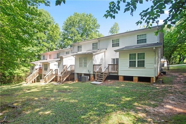 Building Photo - 6712 Lakewood Dr