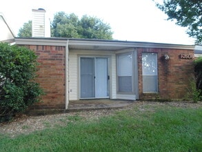 Building Photo - 2606PK