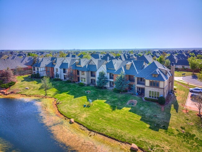 Building Photo - Luxury Townhome in Edmond + Near Rose Cree...