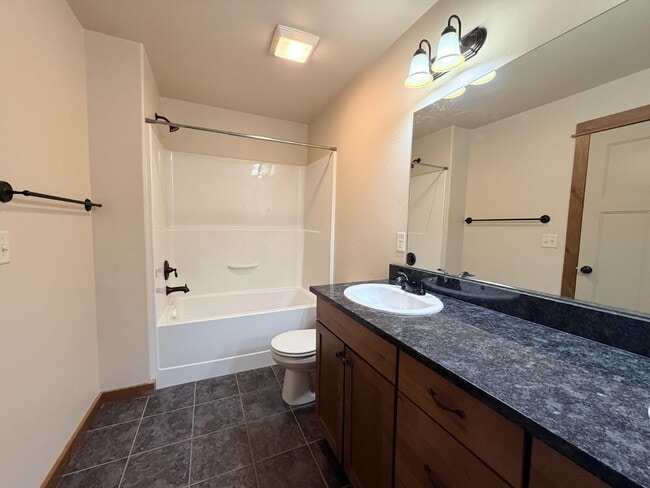 Building Photo - Beautiful 2 Bed, 1.5 Bath Townhouse with Bridger Views, Pets OK!