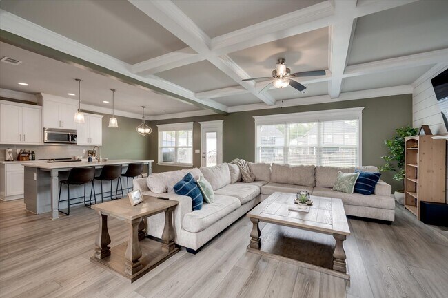 Building Photo - 707 Navan Ln