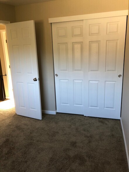 Building Photo - 366 Rose Ave