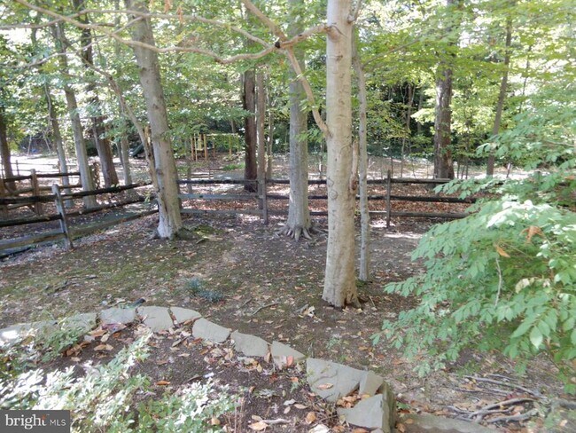 Building Photo - 7014 Maple Tree Ln