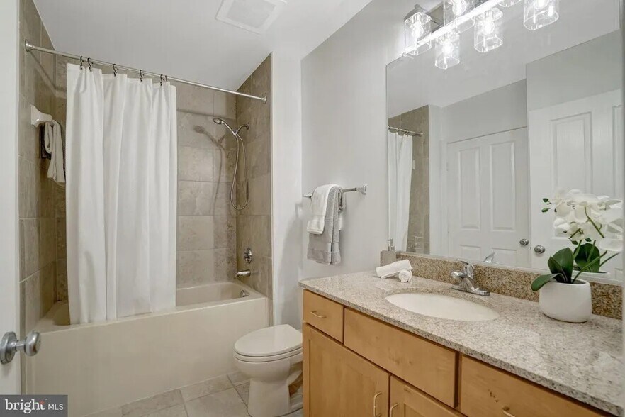 Bathroom - 1201 N Garfield St