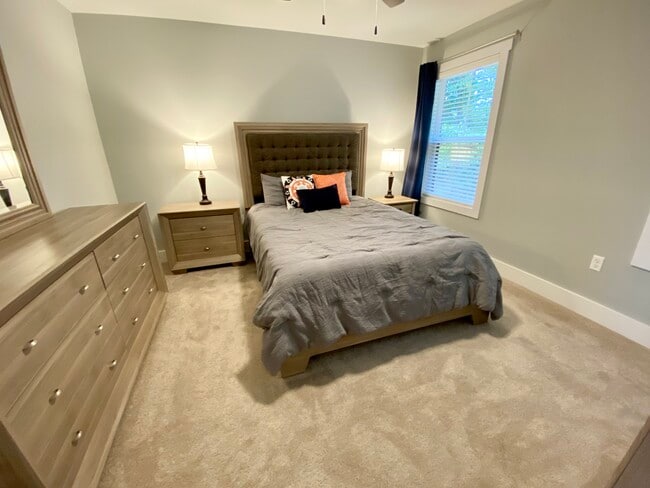 Spacious master bedroom with plush carpet and walk in closet - 140 Sunburst Villa Dr