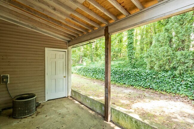 Building Photo - 7023 Mine Creek lane