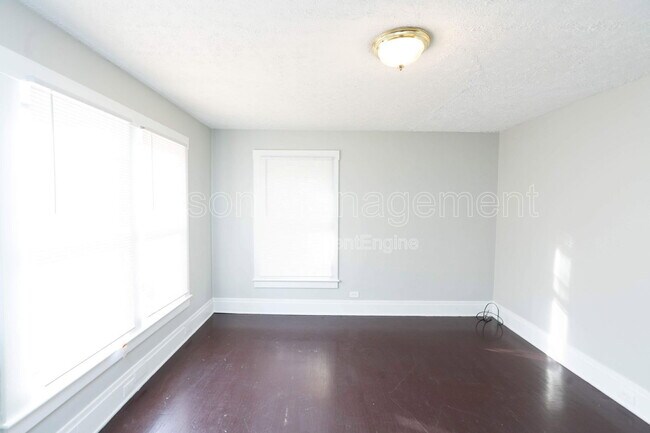 Building Photo - 405 Alexander St