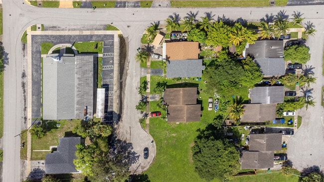 Building Photo - 2941 NW 11th Ct