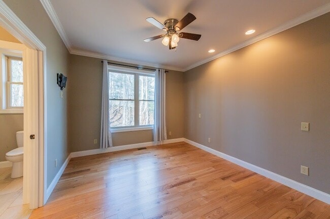 Building Photo - 211 Spicewood Dr