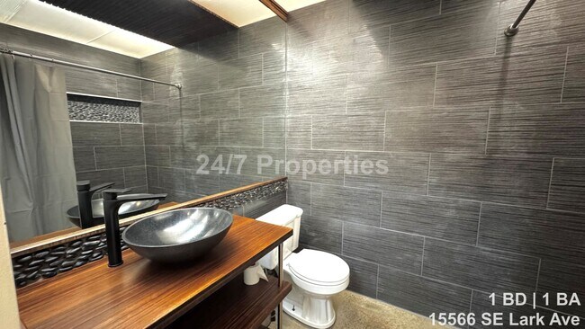 Building Photo - Beautiful 1 BD | 1 BA ADU with Driveway Parking - Milwaukie