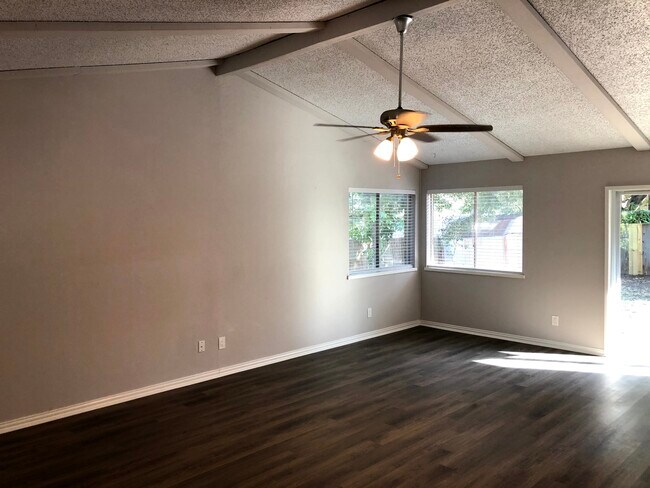 Building Photo - 1741 Crystal Way