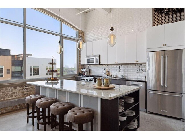 Building Photo - 700 N Washington Ave