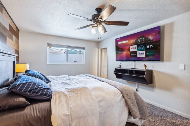 Building Photo - 2261 Sahara Dr