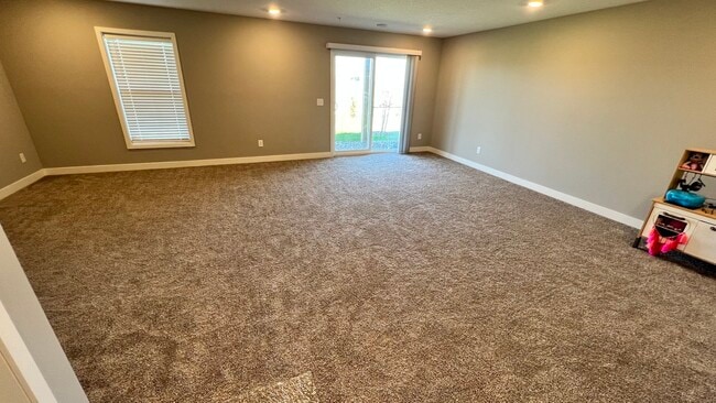 Building Photo - 6455 Inspire Cir S