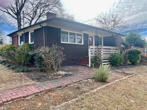 Building Photo - Welcome to this adorable 3-bed, 2-bath brick ranch, nestled in the heart of Gastonia, NC