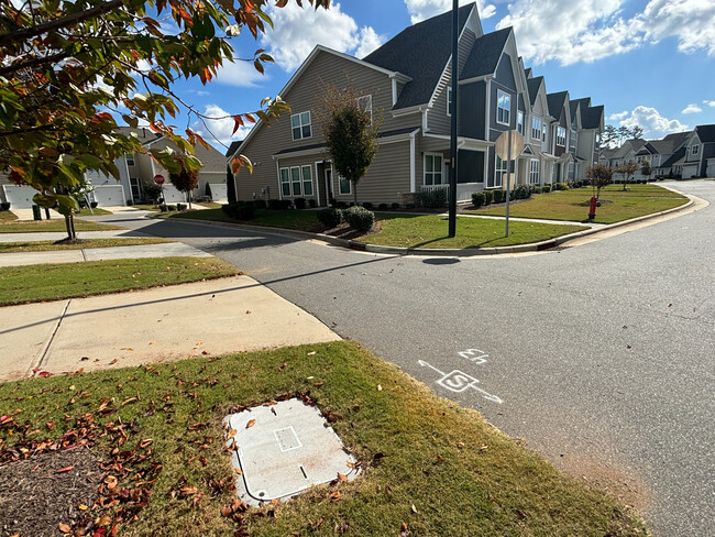 Building Photo - 1330 Farm Pond Trail