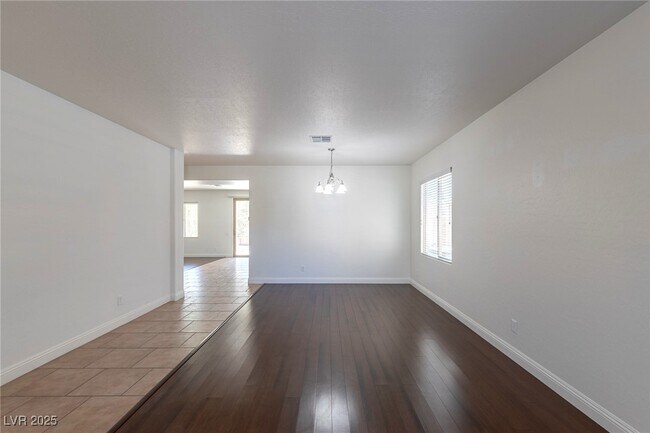 Building Photo - 2553 Chateau Clermont St
