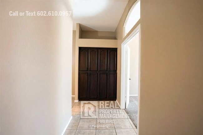 Building Photo - 4907 E Fernwood Ct