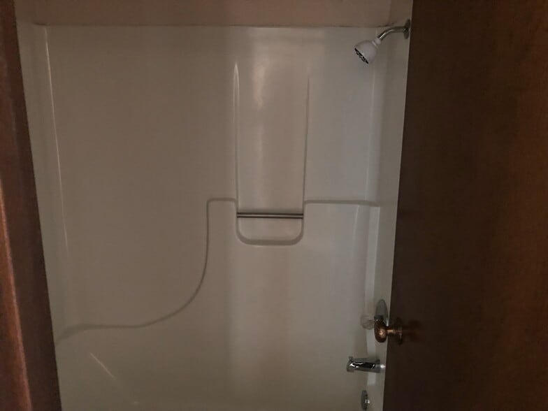 Building Photo - 225 S Ridge Dr