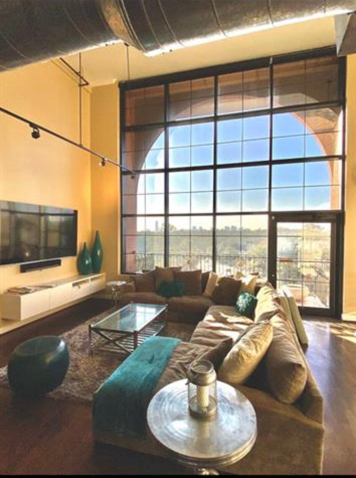 Building Photo - 1025 S Shepherd Dr