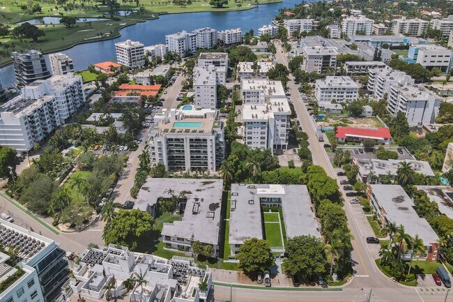 Building Photo - 9270 E Bay Harbor Dr