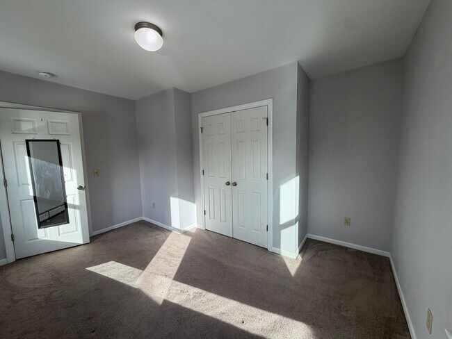 Building Photo - Charming, 2nd floor, 2-Bedroom Apartment, Adams, MA – pet friendly!