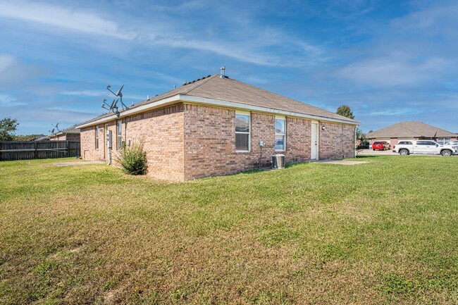 Building Photo - 319 E Marietta Ct
