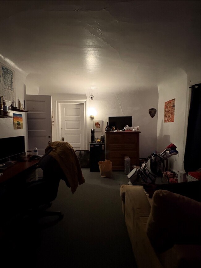 Building Photo - 121 Oak St