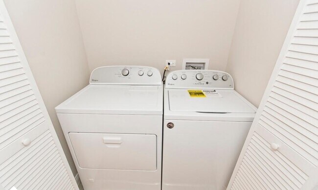 Building Photo - 827 N Francisco Ave