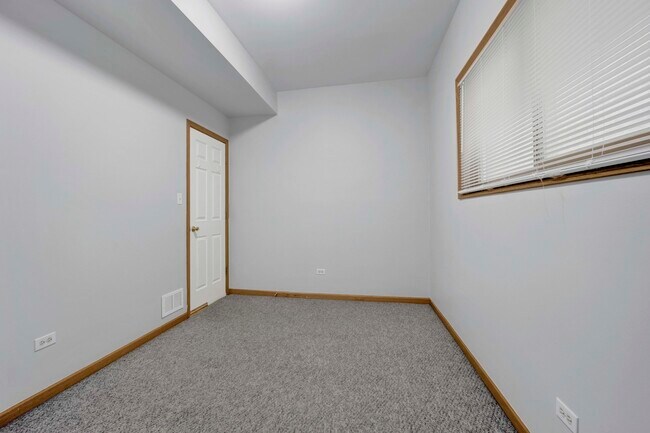 Building Photo - 1339 N Greenview Ave