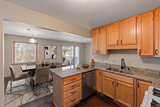 Building Photo - 304 Pondridge Cir