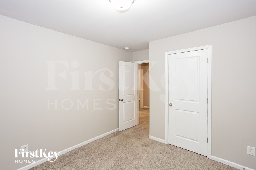 Building Photo - 9612 Hamel St