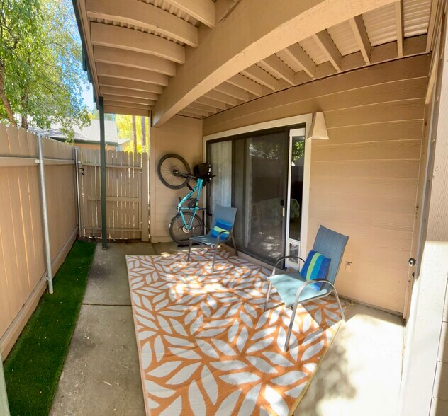 Building Photo - 3200 S Litzler Dr