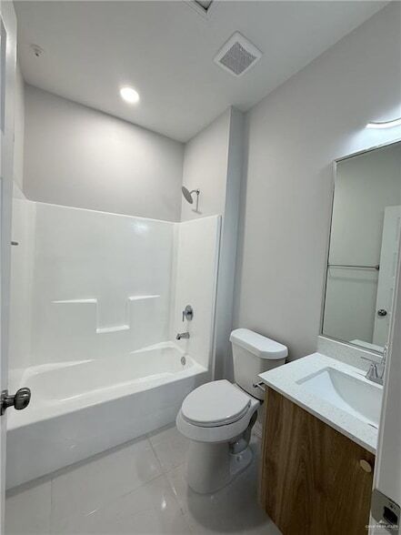 Building Photo - 4225 Heron Ave
