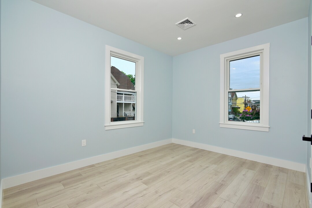 Building Photo - 116 Evans St