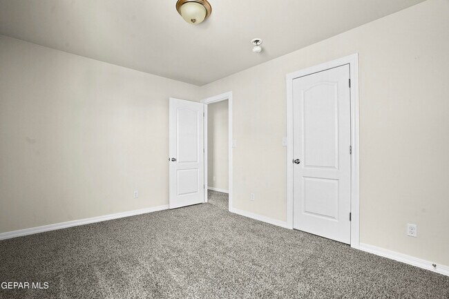 Building Photo - 12265 Desert Pine Ave