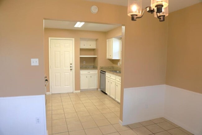 Building Photo - 2327 Shadbury Ct