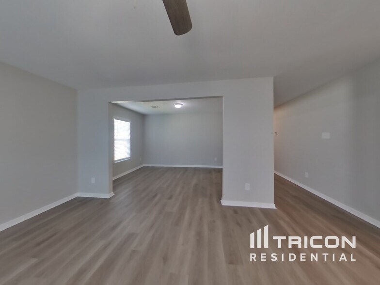 Building Photo - 15680 Del Norte Dr