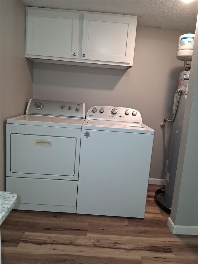 Building Photo - 502 N Betty Jo Dr