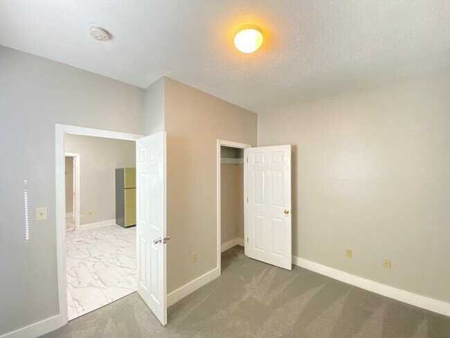 Building Photo - 7 Commercial St