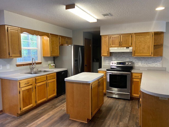 Building Photo - 5105 Lake Dr