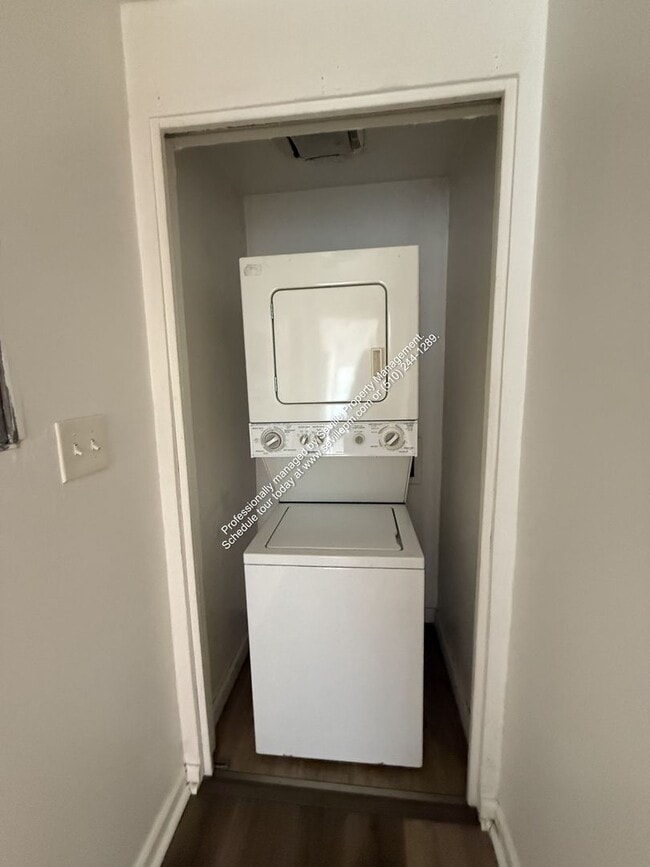 Building Photo - 943 53rd St