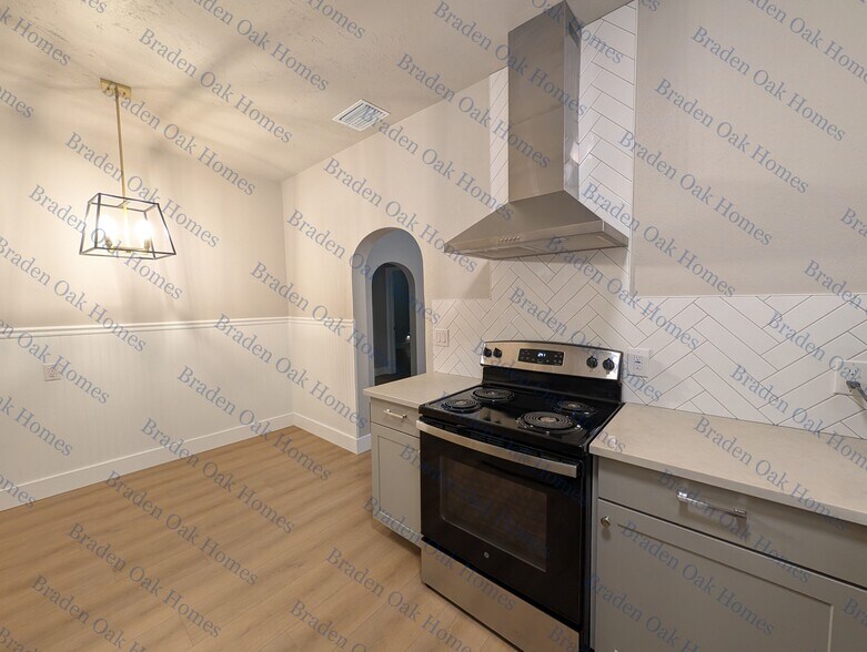 Kitchen and dining area - 2608 19th Ave W