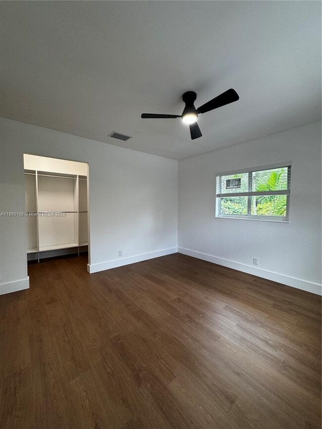 Building Photo - 1460 SW 24th Ct